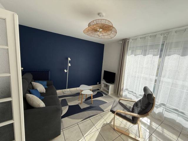 REF 415 - Bel Appartement Lumineux et r�nov� au centre de Concarneau avec Parking priv�